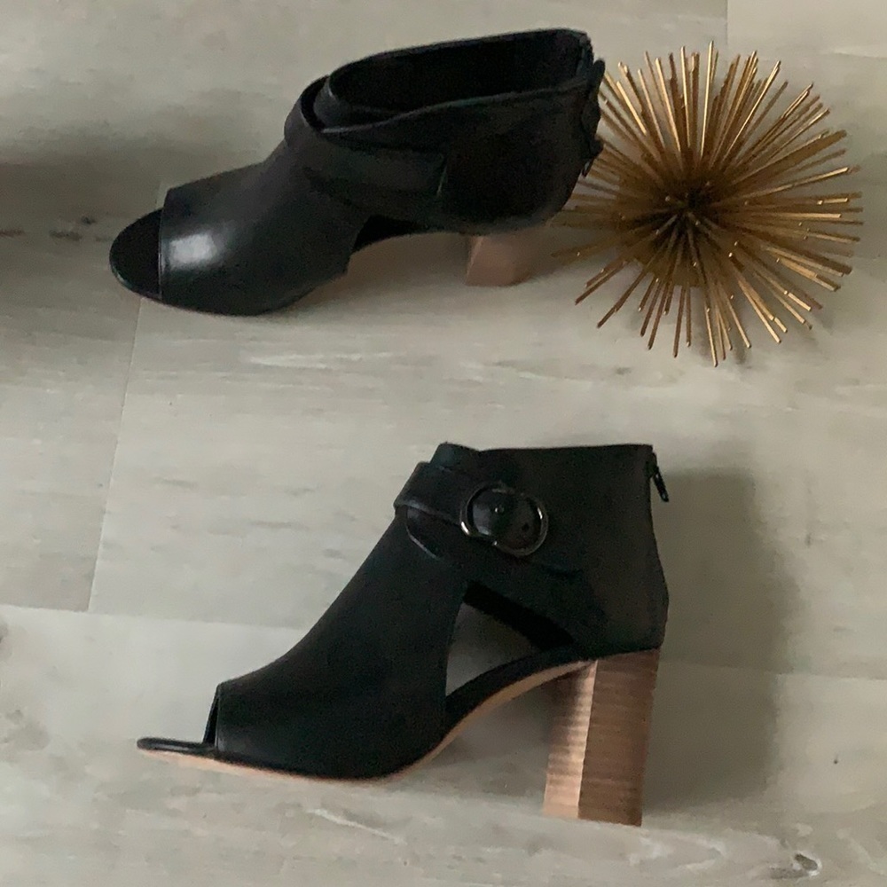 Vaneli‎ black booties heels open toe black buckle